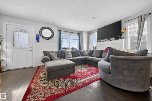 11 3025 151 Avenue, Edmonton, AB - Indoor Photo Showing Living Room