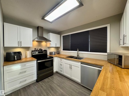 5140 52, Ryley, AB - Indoor Photo Showing Kitchen With Double Sink