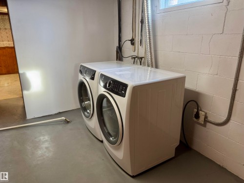 Laundry area featuring washer and dryer and concrete flooring - 5140 52 Avenue, Ryley, AB - Indoor Photo Showing Laundry Room