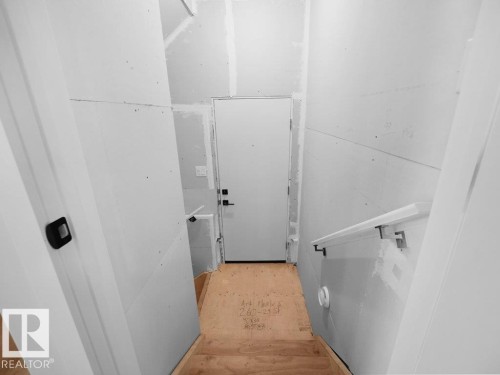 260 24 St Sw, Edmonton, AB - Indoor Photo Showing Other Room