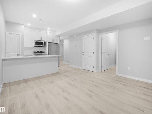 3272 Dallas Schmidt Drive, Edmonton, AB - Indoor Photo Showing Kitchen