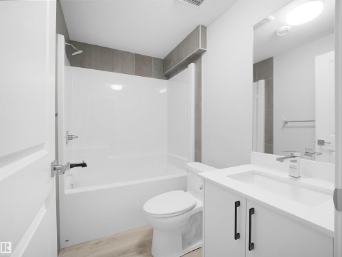 3272 Dallas Schmidt Drive, Edmonton, AB - Indoor Photo Showing Bathroom