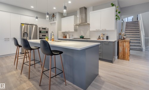 2118 Cavanagh Drive, Edmonton, AB - Indoor Photo Showing Kitchen With Upgraded Kitchen