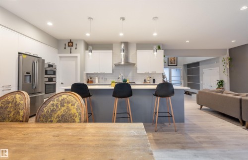 2118 Cavanagh Drive, Edmonton, AB - Indoor