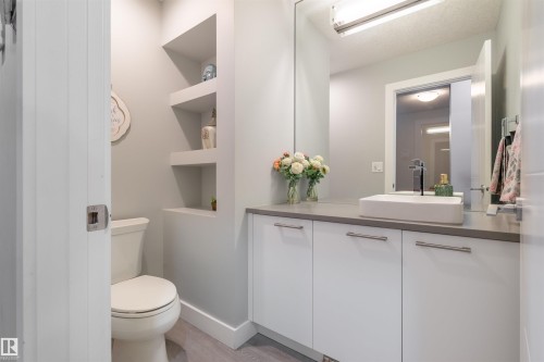 2118 Cavanagh Drive, Edmonton, AB - Indoor Photo Showing Bathroom