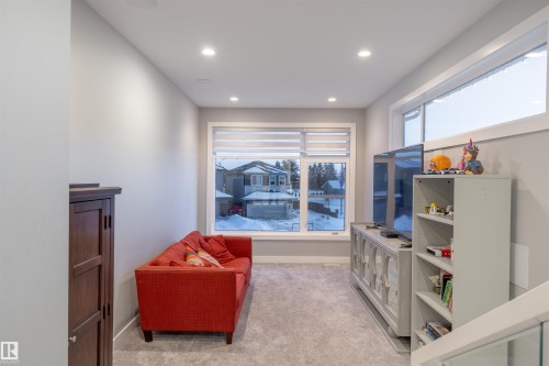 2118 Cavanagh Drive, Edmonton, AB - Indoor
