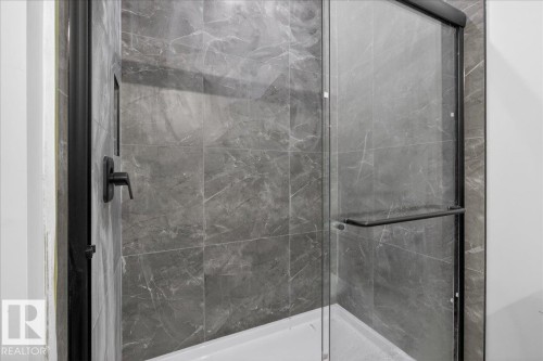 131 Creekside Lane, Leduc, AB - Indoor Photo Showing Bathroom