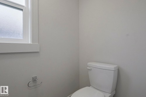 3167 Winspear Crescent Sw, Edmonton, AB - Indoor Photo Showing Bathroom
