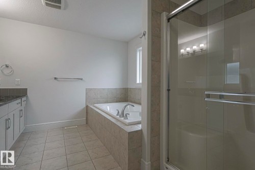 3167 Winspear Crescent Sw, Edmonton, AB - Indoor Photo Showing Bathroom