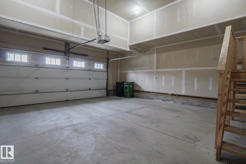 3167 Winspear Crescent Sw, Edmonton, AB - Indoor Photo Showing Garage