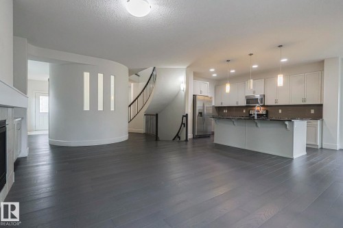 3167 Winspear Crescent Sw, Edmonton, AB - Indoor Photo Showing Kitchen With Upgraded Kitchen