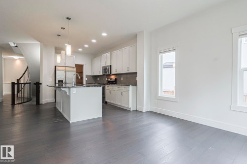 3167 Winspear Crescent Sw, Edmonton, AB - Indoor Photo Showing Kitchen