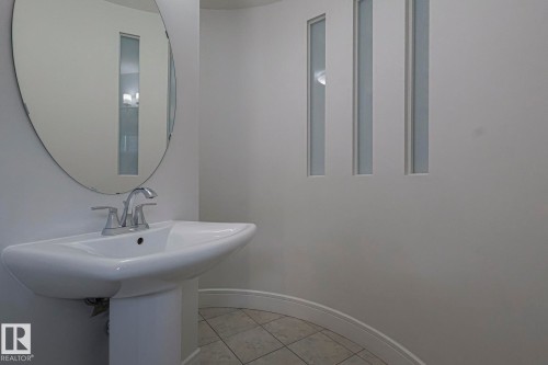 3167 Winspear Crescent Sw, Edmonton, AB - Indoor Photo Showing Bathroom