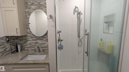 13817 131A Avenue, Edmonton, AB - Indoor Photo Showing Bathroom