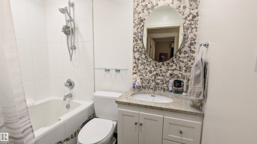 13817 131A Avenue, Edmonton, AB - Indoor Photo Showing Bathroom