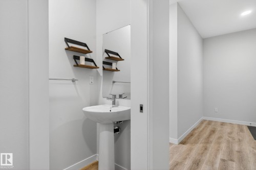 9125 Pear Drive, Edmonton, AB - Indoor