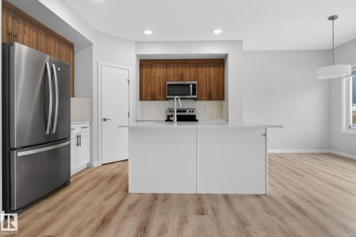 9125 Pear Drive, Edmonton, AB - Indoor Photo Showing Kitchen