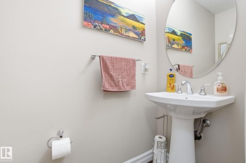 16734 122A Street, Edmonton, AB - Indoor Photo Showing Bathroom