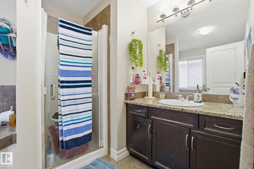 16734 122A Street, Edmonton, AB - Indoor Photo Showing Bathroom