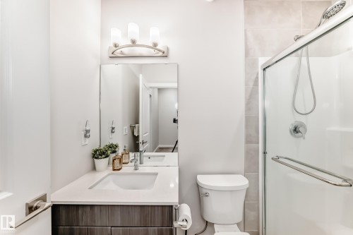 332 29 Street, Edmonton, AB - Indoor Photo Showing Bathroom
