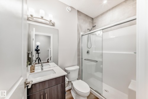 332 29 Street, Edmonton, AB - Indoor Photo Showing Bathroom