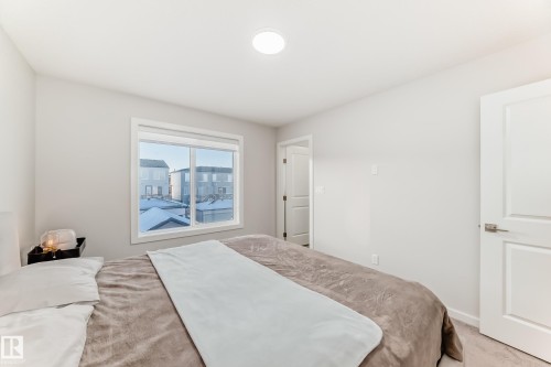 332 29 Street, Edmonton, AB - Indoor Photo Showing Bedroom