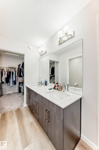332 29 Street, Edmonton, AB - Indoor Photo Showing Bathroom