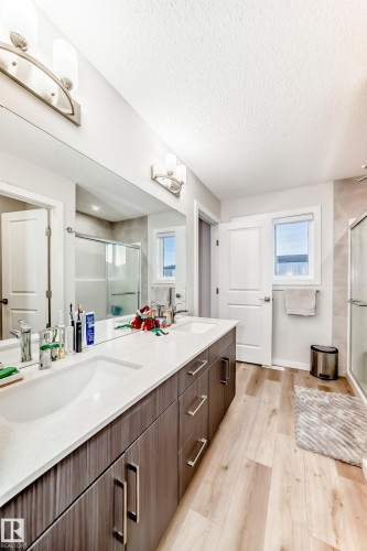 332 29 Street, Edmonton, AB - Indoor Photo Showing Bathroom