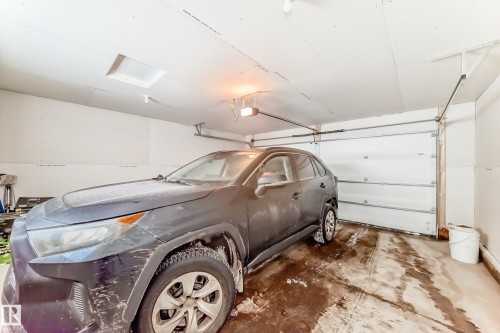332 29 Street, Edmonton, AB - Indoor Photo Showing Garage