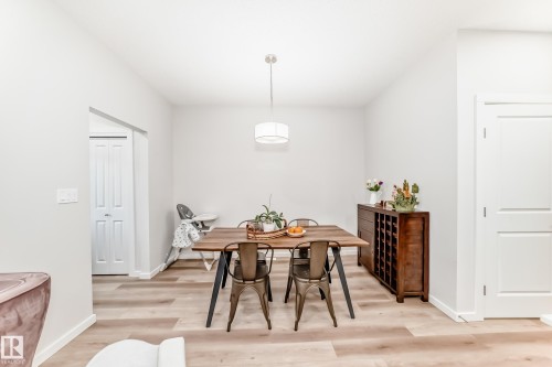 332 29 Street, Edmonton, AB - Indoor Photo Showing Dining Room