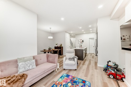 332 29 Street, Edmonton, AB - Indoor Photo Showing Living Room