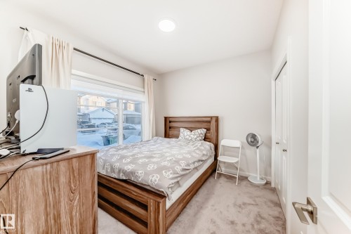 332 29 Street, Edmonton, AB - Indoor Photo Showing Bedroom