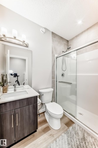 332 29 Street, Edmonton, AB - Indoor Photo Showing Bathroom
