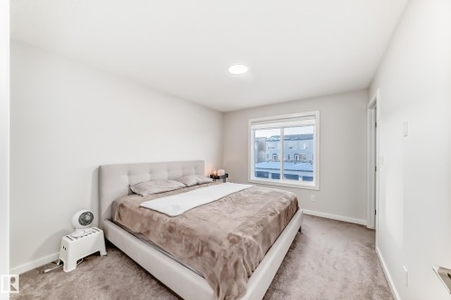 332 29 Street, Edmonton, AB - Indoor Photo Showing Bedroom