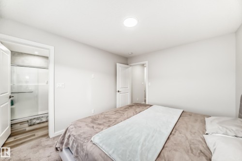 332 29 Street, Edmonton, AB - Indoor Photo Showing Bedroom