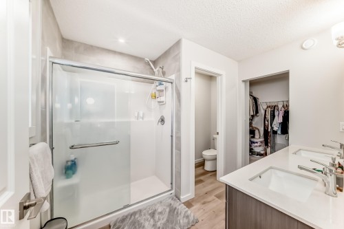 332 29 Street, Edmonton, AB - Indoor Photo Showing Bathroom