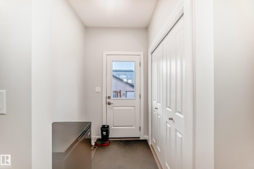 332 29 Street, Edmonton, AB - Indoor Photo Showing Other Room