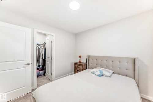 332 29 Street, Edmonton, AB - Indoor Photo Showing Bedroom