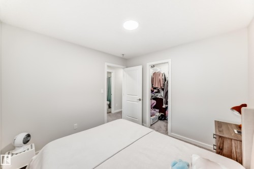 332 29 Street, Edmonton, AB - Indoor Photo Showing Bedroom