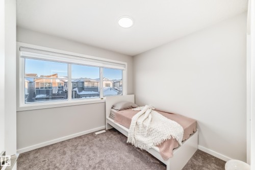 332 29 Street, Edmonton, AB - Indoor Photo Showing Bedroom