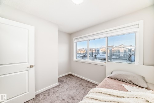 332 29 Street, Edmonton, AB - Indoor Photo Showing Other Room