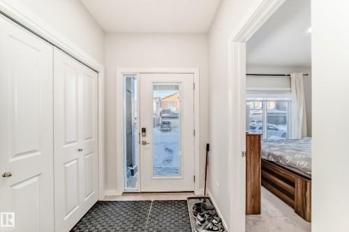 332 29 Street, Edmonton, AB - Indoor Photo Showing Other Room