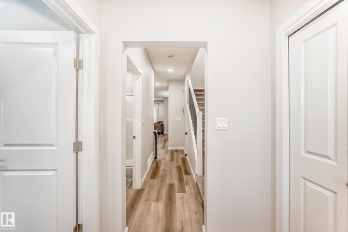 332 29 Street, Edmonton, AB - Indoor Photo Showing Other Room