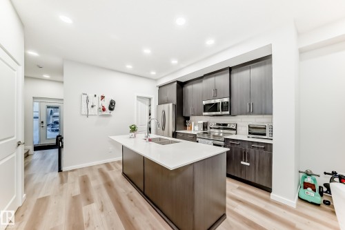 332 29 Street, Edmonton, AB - Indoor Photo Showing Kitchen With Double Sink With Upgraded Kitchen