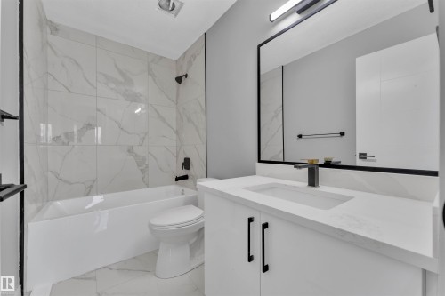 4320 74 Street, Edmonton, AB - Indoor Photo Showing Bathroom