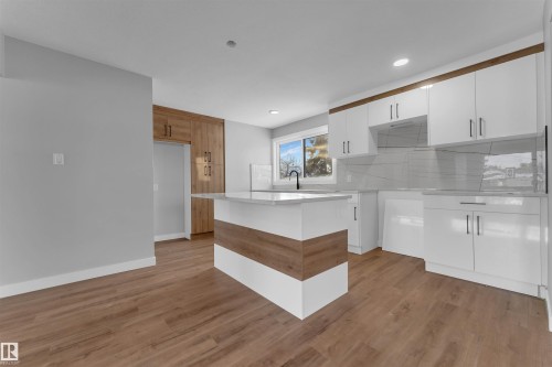 4320 74 Street, Edmonton, AB - Indoor Photo Showing Kitchen