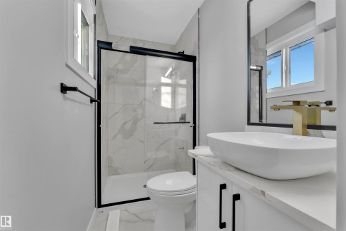 4320 74 Street, Edmonton, AB - Indoor Photo Showing Bathroom