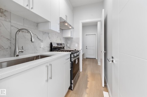 11 Westwyck, Spruce Grove, AB - Indoor Photo Showing Kitchen With Upgraded Kitchen