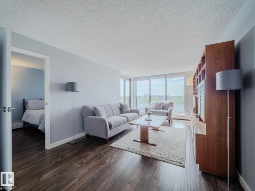 600 10149 Saskatchewan Drive, Edmonton, AB - Indoor Photo Showing Living Room