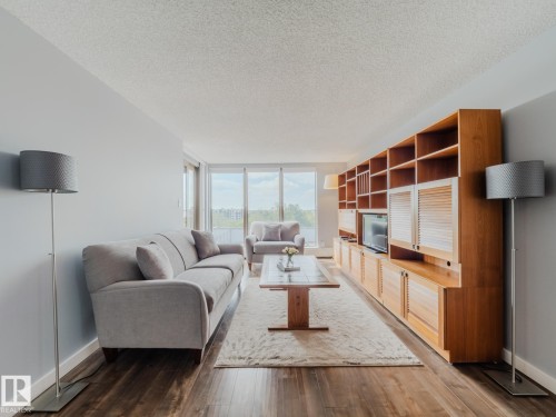 600 10149 Saskatchewan Drive, Edmonton, AB - Indoor Photo Showing Living Room
